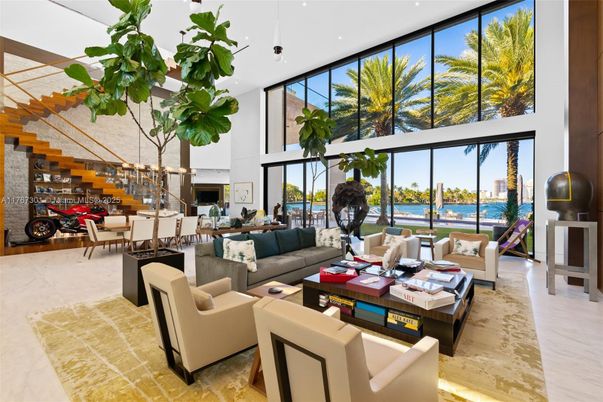 Dining room, Interior, Living room, Pendant Lights, Recessed Lighting, Water