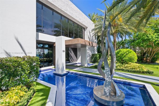 Exterior, Fireplace, Pool