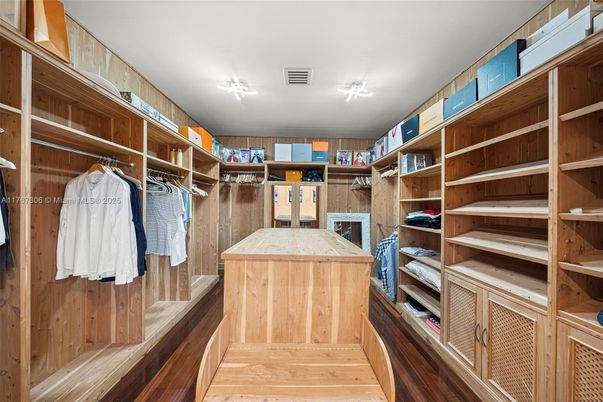 Interior, Walk-in Closets, Wood Texture Flooring