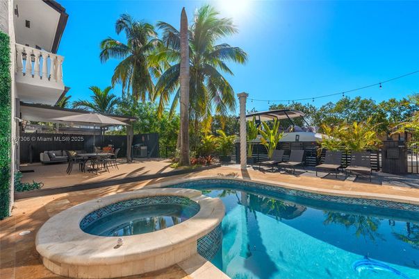 Exterior, Pool