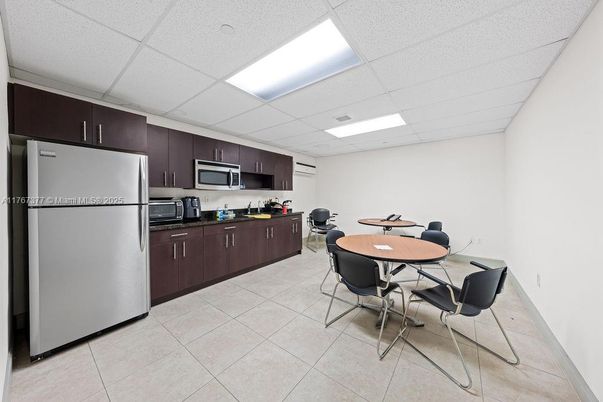Dining room, Interior, Kitchen, Recessed Lighting, Stainless Steel Appliances