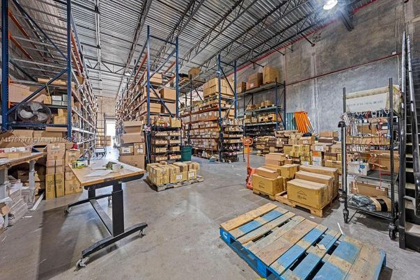 Garage, Interior