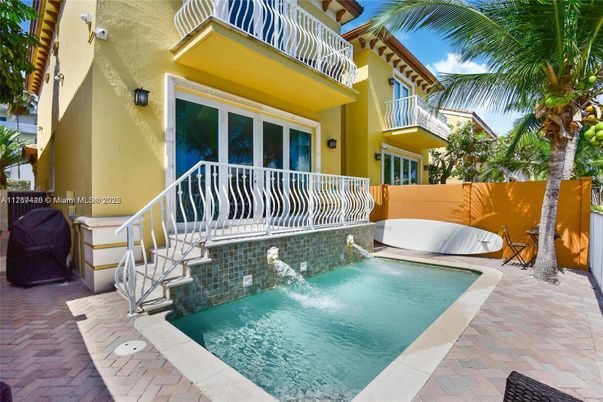 Exterior, Pool