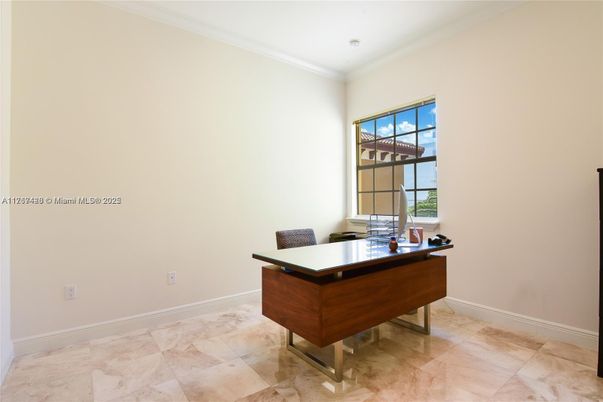 Home Office, Interior