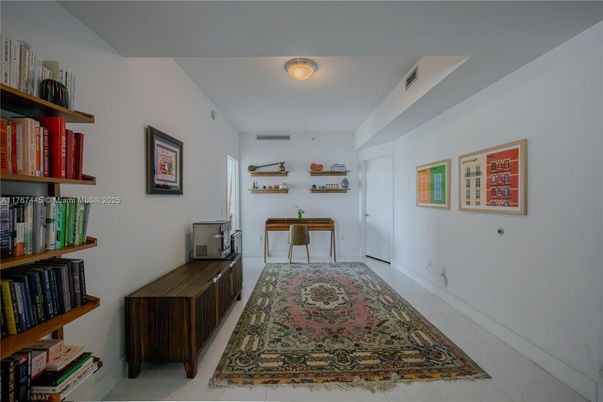 Home Office, Interior