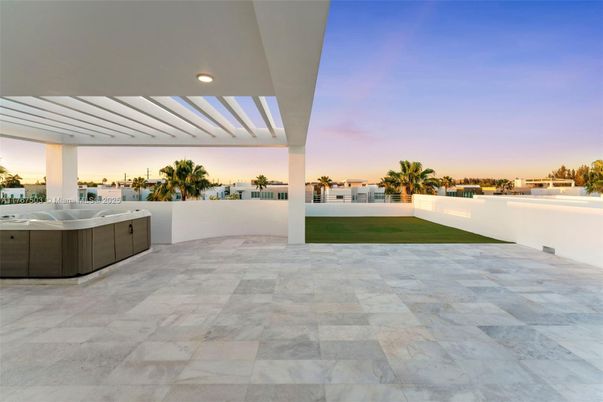 Backyard, Exterior, Hot Tub