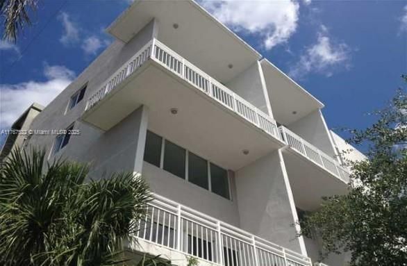 Exterior, Facade, None