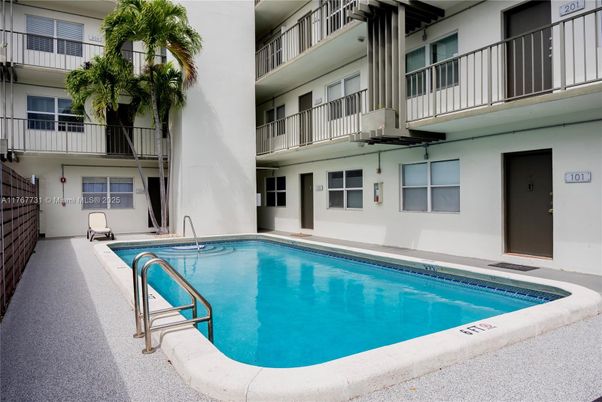 Exterior, Pool