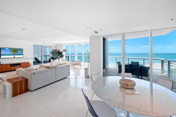 Dining room, Interior, Living room, Recessed Lighting, Water