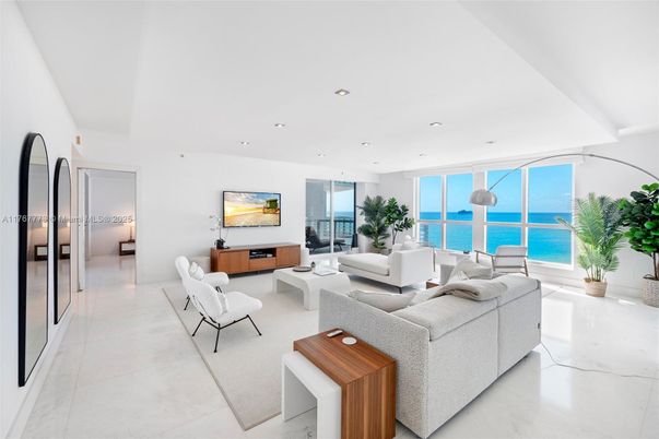 Interior, Living room, Recessed Lighting, Water