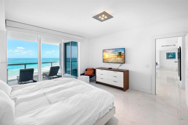 Bedroom, Interior, Water