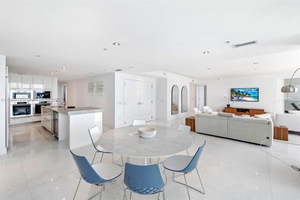 Dining room, Interior, Kitchen, Living room, Pendant Lights, Recessed Lighting, Stainless Steel Appliances