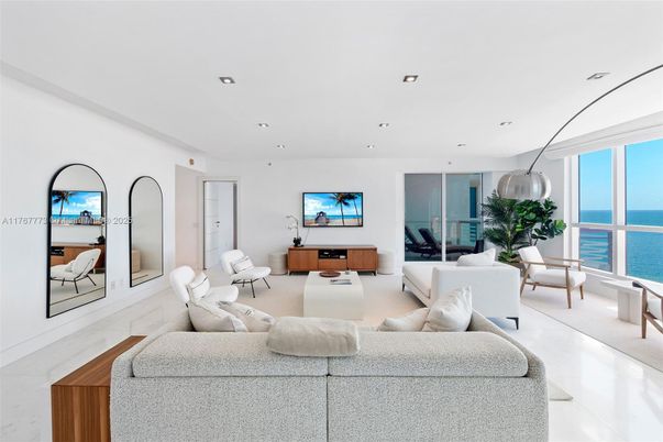 Interior, Living room, Recessed Lighting, Water