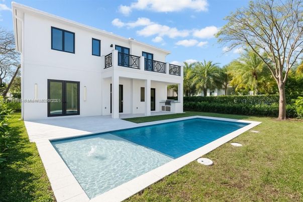 Attached, Backyard, Exterior, Facade, Modern