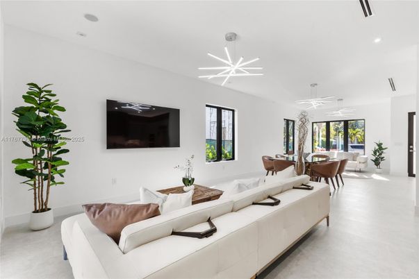 Dining room, Interior, Kitchen, Living room, Pendant Lights, Recessed Lighting, Stainless Steel Appliances