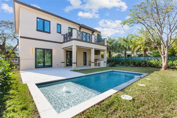 Backyard, Exterior, Facade, Modern