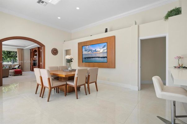 Dining room, Interior, Recessed Lighting