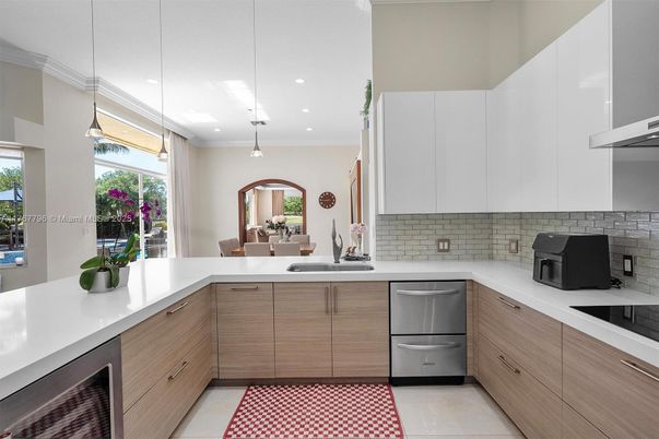 Dining room, Interior, Kitchen, Pendant Lights, Recessed Lighting, Stainless Steel Appliances