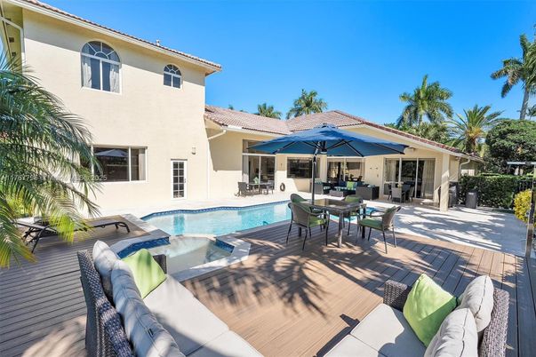 Exterior, Pool