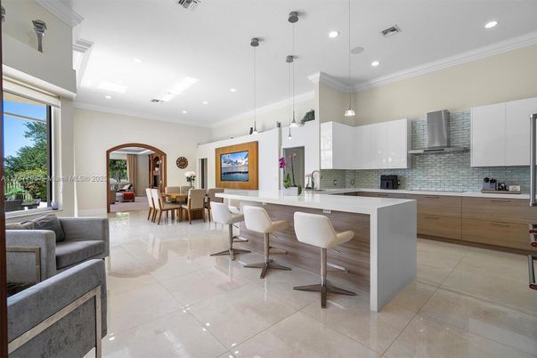 Dining room, Interior, Kitchen, Pendant Lights, Recessed Lighting, Stainless Steel Appliances