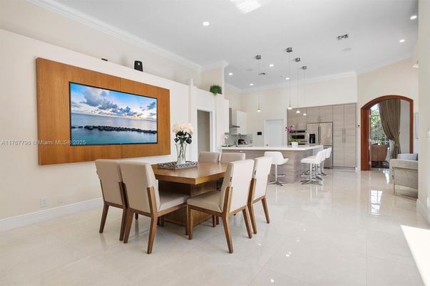 Dining room, Interior, Kitchen, Pendant Lights, Recessed Lighting, Stainless Steel Appliances, Water