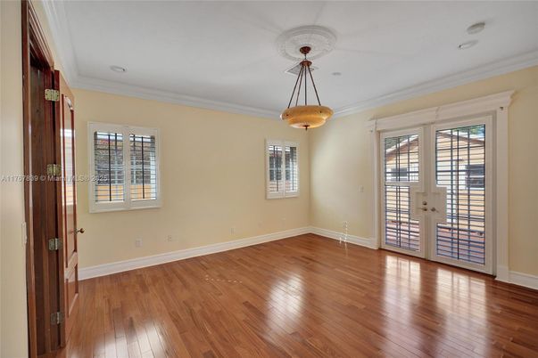 Empty room, Interior, Pendant Lights, Wood Texture Flooring