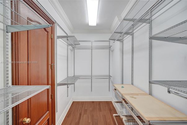 Interior, Walk-in Closets, Wood Texture Flooring