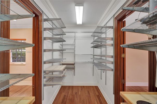 Interior, Walk-in Closets, Wood Texture Flooring