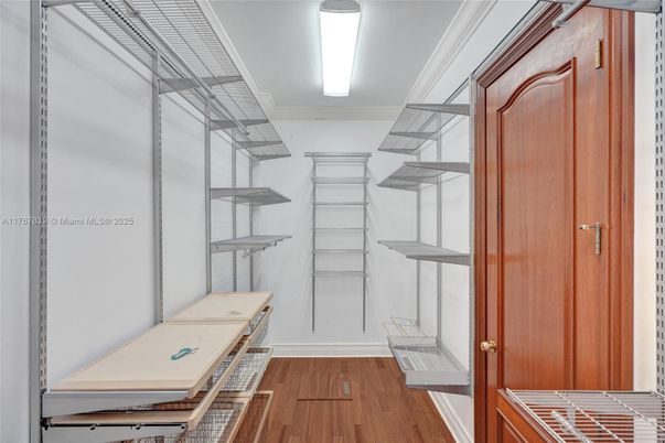 Interior, Walk-in Closets, Wood Texture Flooring