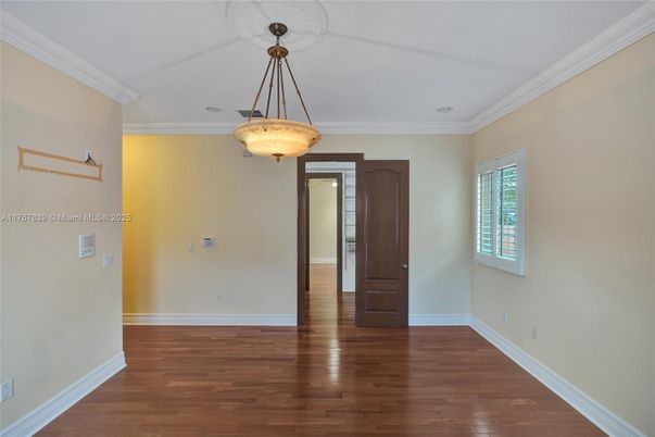 Interior, Pendant Lights, Wood Texture Flooring