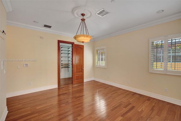 Empty room, Interior, Pendant Lights, Wood Texture Flooring