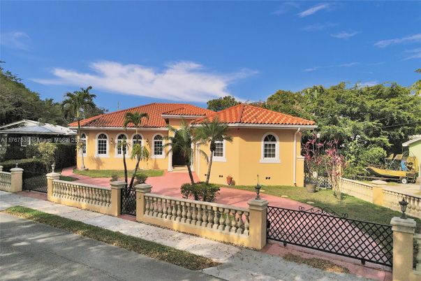 Backyard, Exterior, Facade, Mediterranean