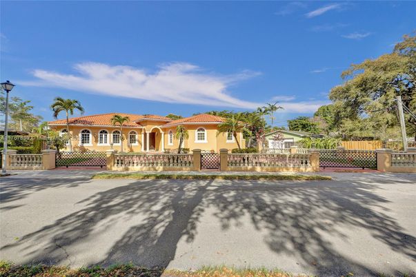 Backyard, Exterior, Facade, Mediterranean