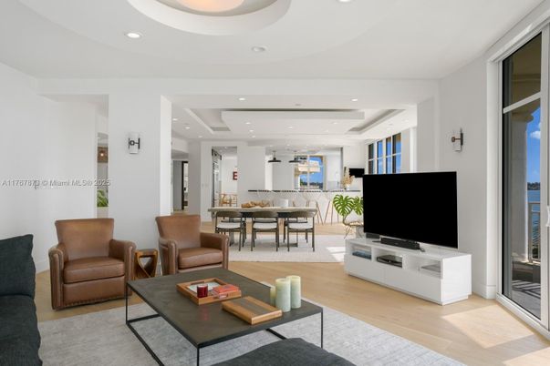 Dining room, Interior, Living room, Recessed Lighting, Wood Texture Flooring