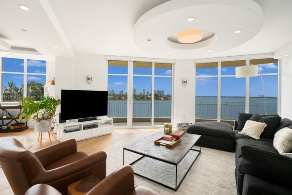 Interior, Living room, Recessed Lighting, Water, Wood Texture Flooring