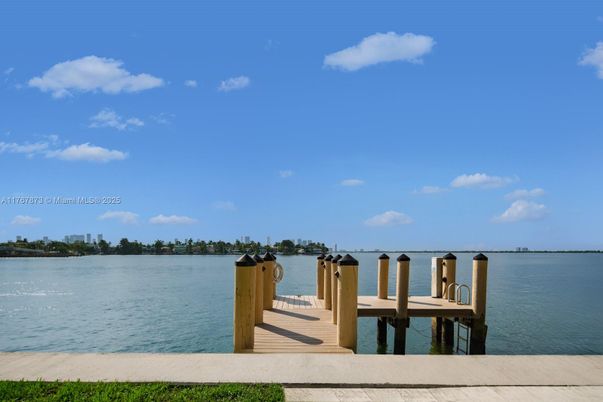 Exterior, Lake