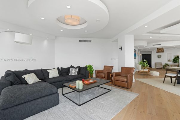 Dining room, Interior, Living room, Pendant Lights, Recessed Lighting, Wood Texture Flooring