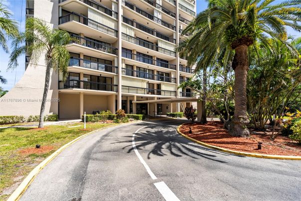 Exterior, Facade, Condo Building