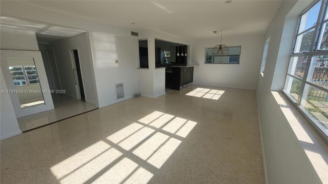 Empty room, Interior, Pendant Lights