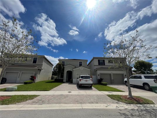 Attached, Exterior, Facade, Mediterranean