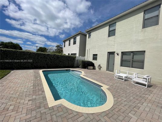 Exterior, Pool
