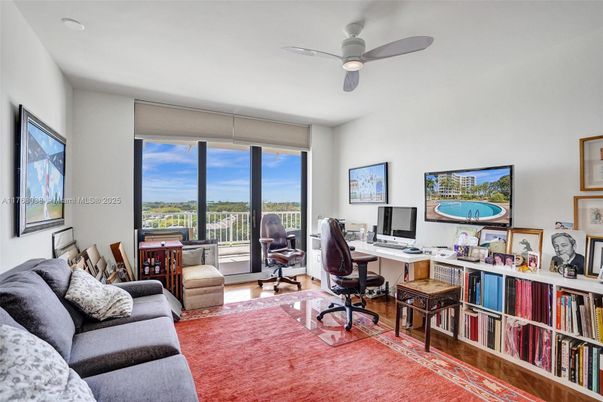 Home Office, Interior