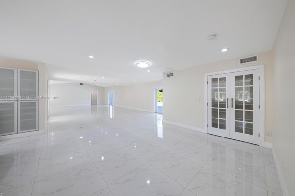 Empty room, Interior, Marble, Recessed Lighting