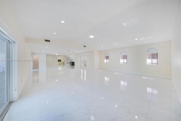 Empty room, Interior, Marble, Recessed Lighting