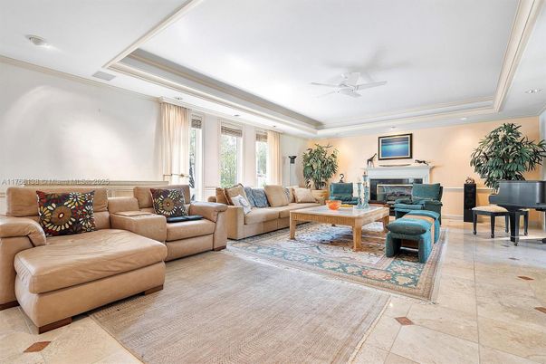Fireplace, Interior, Living room, Piano, Recessed Lighting