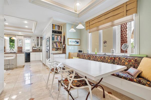 Dining room, Interior, Pendant Lights, Recessed Lighting