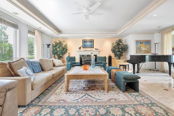 Fireplace, Interior, Living room, Piano, Recessed Lighting
