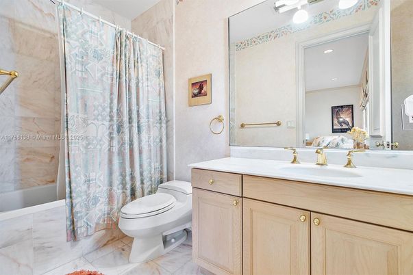 Bathroom, Interior, Marble, Recessed Lighting