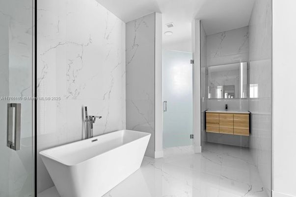 Bathroom, Free Standing Baths, Interior, Marble, Marble Walls