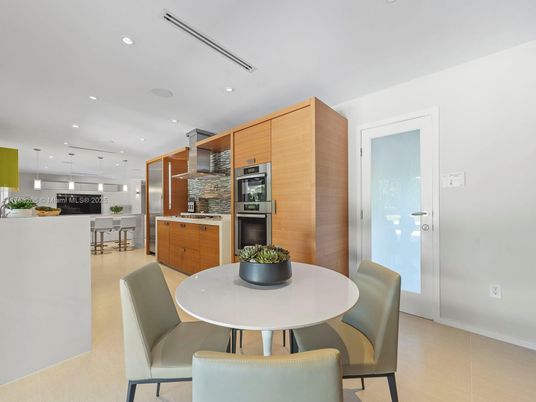 Dining room, Interior, Kitchen, Pendant Lights, Recessed Lighting, Stainless Steel Appliances